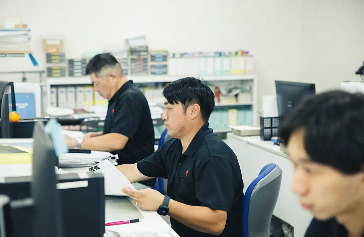 建材工事部の作業風景（2）